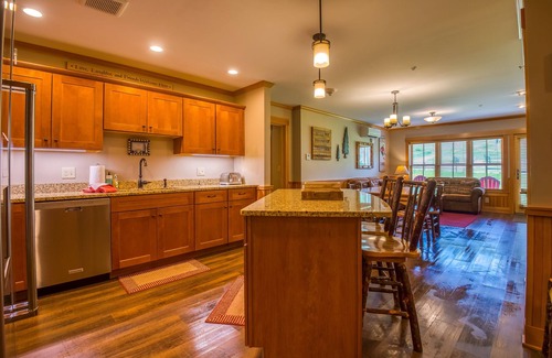 North Conway Condo | Year Round Luxury Slopeside Mountain Retreat @ Cranmore, North Conway