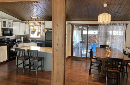 Mosherville House | Year Round Playground with INDOOR Pool and Hot Tub