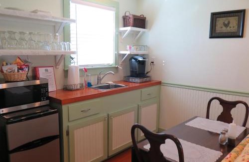 Salado Bed & Breakfast | Yellow House B&B