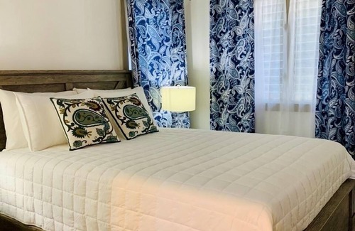 Dickenson Bay Bed & Breakfast | Yellow Maison - Romantic scenic villa 5 Mins from beach!