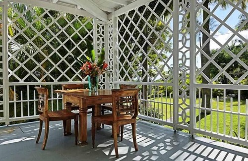 Pond Hill Cottage | Yellow Manor House