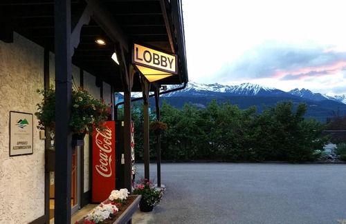 Valemount Hotel | Yellowhead Motel