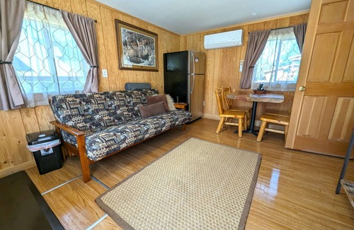 Gardiner Cabin | Yellowstone's Treasure Cabin #6, few min drive from Yellowstone Park