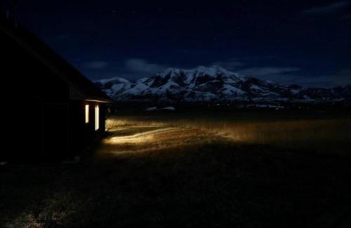 Emigrant House | Yellowstone Trail Lodge