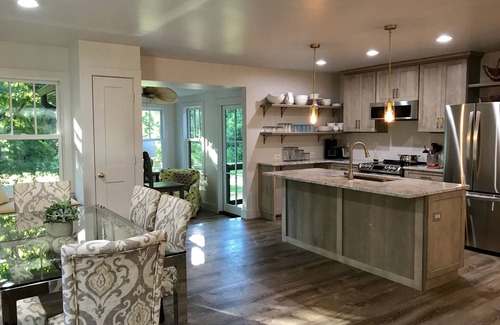 Middleburg House | YELLOWWOOD COTTAGE - Private Outdoor Space Sophisticated Sunny Luxurious Indoor