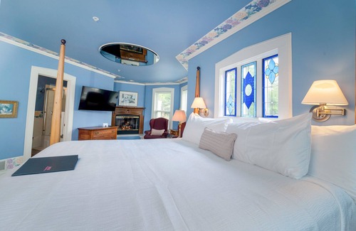 South Haven Bed & Breakfast | Yelton Manor Bed & Breakfast