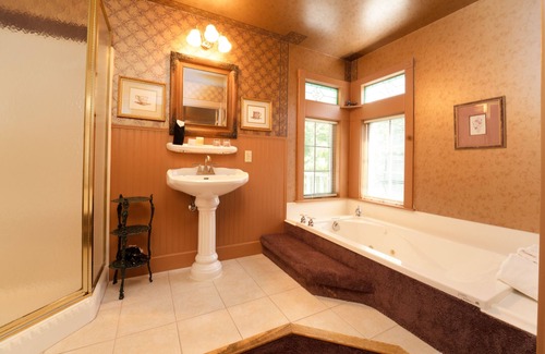 South Haven Bed & Breakfast | Yelton Manor Bed & Breakfast