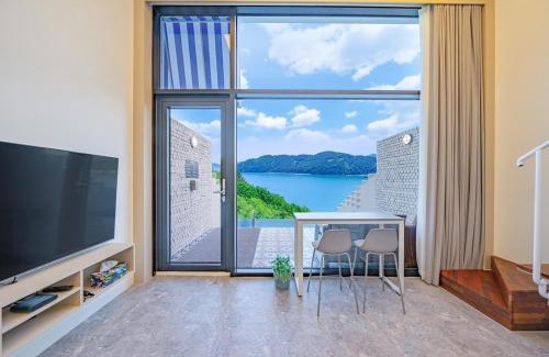 Hwajeong Villa | Yeosu 48 Hour Pool Villa