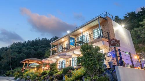 Yeosu House | Yeosu Eoneumeosjinnal Pension