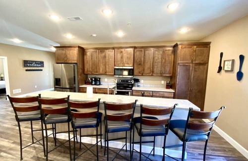 Branson House | YEP💦HOTTUB 🔥FIREPIT🎱POOLTABLE🎯INTOWN🎸SHOWS🎡FUN❤️LUV