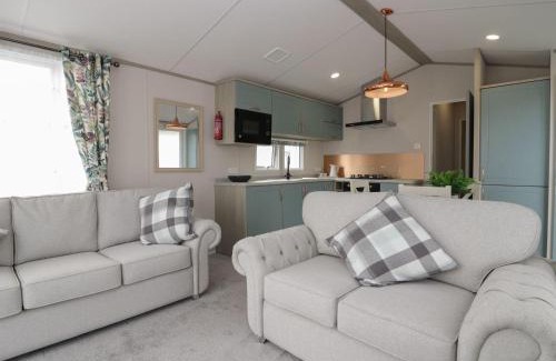 Denny House | Yew