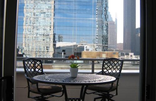 Downtown Toronto Hotel | Yonge Suites Furnished Apartments