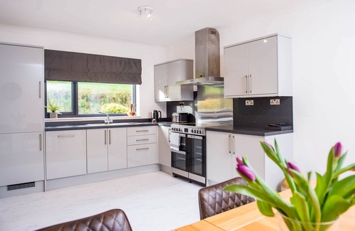 Laugharne Cottage | York Lodge, A beautiful bungalow with stunning estuary views