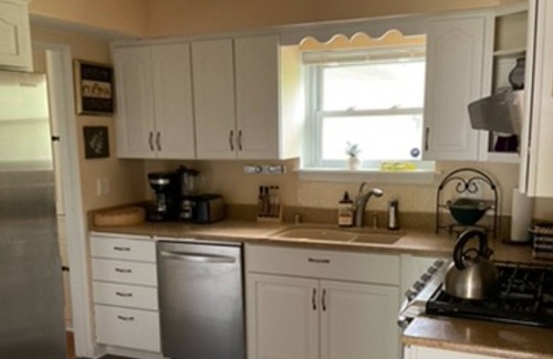 Brookfield House | You found a Gem! Emmersed in seclusion close to it all,4 BRDM SLEEPS 12!
