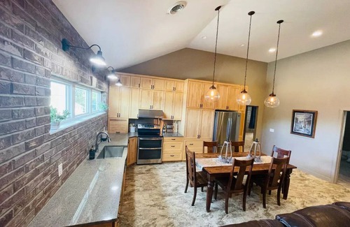 Sugarcreek House | You'll love this Spacious 3 Bedroom plus a loft in the Heart of Amish Country