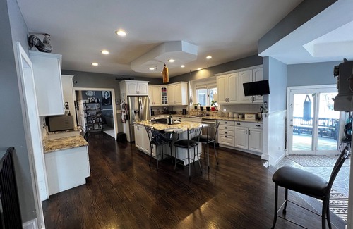 Plato Center House | Your BIG HOME Getaway, 30 minutes to O'Hare Airport, Only 37 miles to Chicago