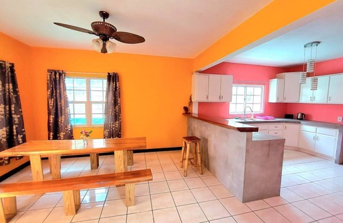 Orange Bay Villa | Your colorful Villa Anita in Orange Bay, JA. A place for families and friends.
