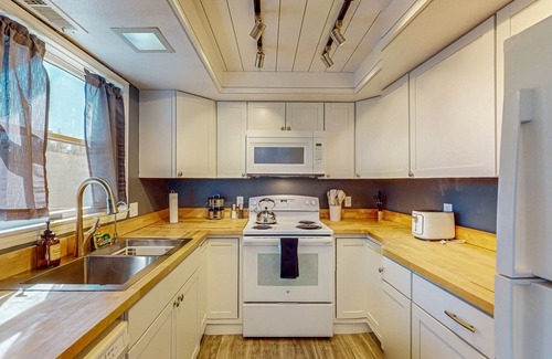 Flagstaff Condo | Your Cozy Flagstaff Retreat: Mountain Views, Family Comfort, and Adventure Await