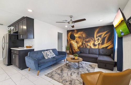 Garfield Apartment | Your Downtown Home with California King Bed Unit A