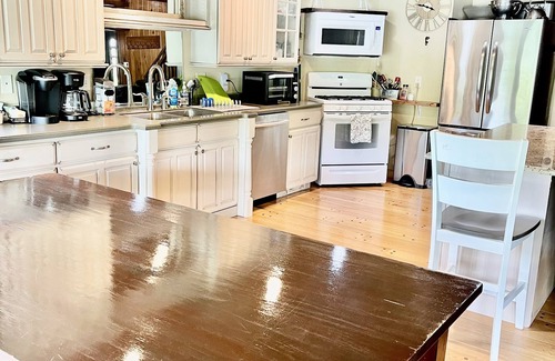 Edgerton House | YOUR DREAM GETAWAY 220’ WATERFRONT BEACH HOUSE ROCK RIVER WI FP POOL PIER KAYAKS