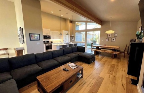 Boyd Acres House | Your Gateway to Adventure and Relaxation!