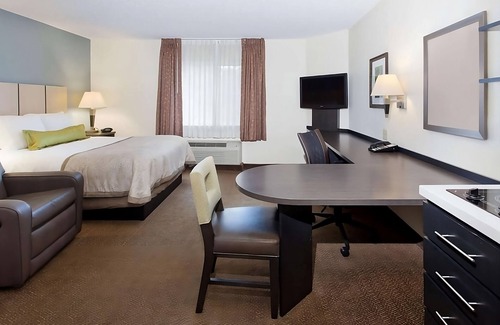 Somerset Hotel | Your Home Away From Home! Family-Friendly unit awaits! Near Buffalo Ridge Park