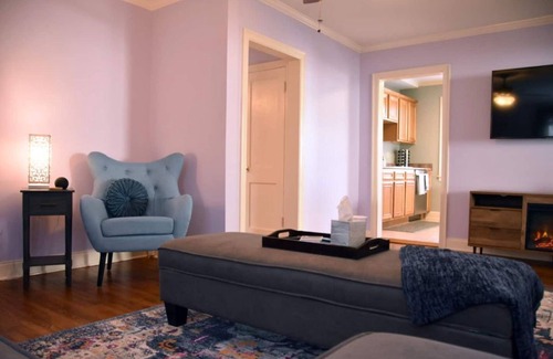 East Memphis Cottage | Your Home away from Home in Memphis, Tn. Minutes from all Memphis attractions