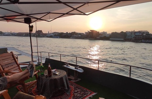 Phra Borom Maha Ratchawang Boat Rental | Your homestay on the Chao Phraya River in Bangkok, next to the Grand Palace