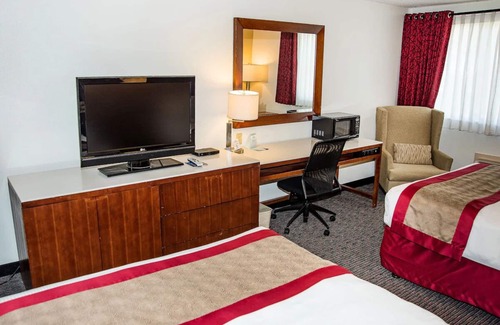 Cedar City Hotel | Your Ideal Base for Park Adventures & Exploration! Free Breakfast, Pool Access!