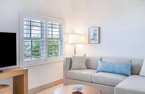 Islamorada Hotel | Your Islamorada Hideaway! Beachfront Accommodation - Onsite Pool, Parking