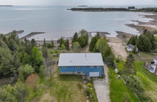 South Bruce Peninsula House | Your Lakeside Retreat In Howdenvale
