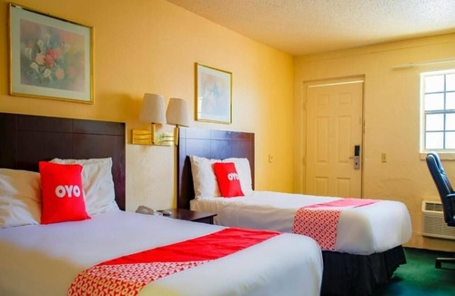 Duncan Hotel | Your Next Duncan Stay With Parking Near Outdoor Trails And Great Eats