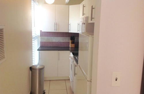 Fedhaven Villa | YOUR OWN 3-ROOM VILLA, PATIO, WITH ON PREMISES POOL, JACUZZI, WASHER DRYER