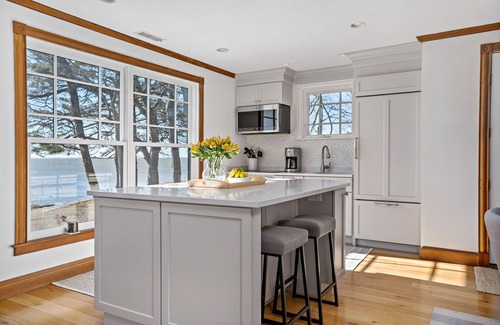 Guilford House | Your own Thimble Islands private cottage! (accessible by car via Old Quarry)