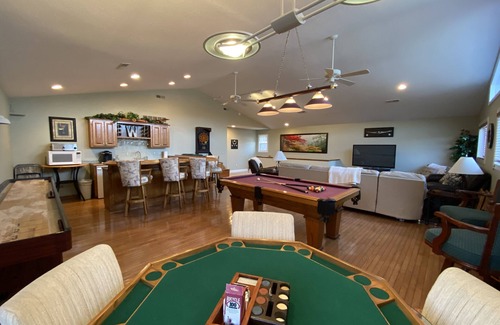 Sunrise Beach House | Your Paradise Awaits at the lake. 5bd/3bath big game room.