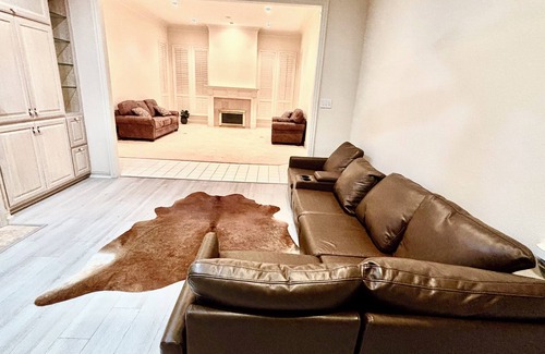 North Richland Hills House | Your perfect 4 bedroom getaway on a golf course