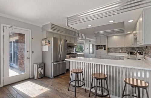 Granger House | Your playoff headquarters near Notre Dame.