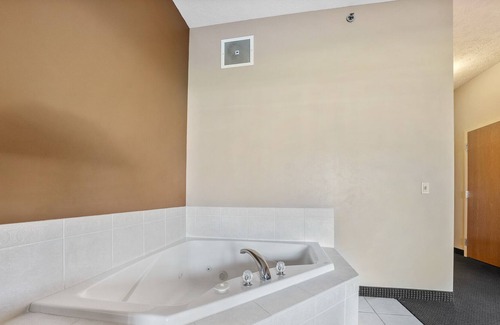 Put-in-Bay House | Your Private Oasis: 1BR with Jacuzzi and Breathtaking Scenery
