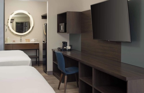 Port Angeles Hotel | Your Relaxing Getaway Awaits! 3 Sleek Units, Near Valley Creek Estuary Park!