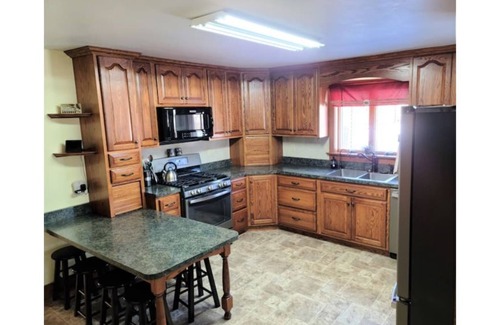 Swengel House | Your summer family retreat- with a hot tub!nn