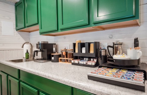 Newville House | Your Waterfront Fall Vacay Kayaks/Firepit/Arcade