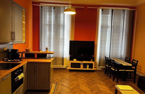 Vizivaros Condo | Your Worry Free Apartment Close To Parliament
