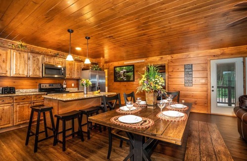 Pigeon Forge Cabin | Yourcation® Awaits in Stunning Cabin by Dollywood!