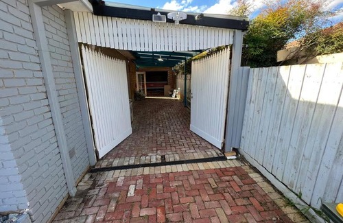 Wyndham Vale House | Yours 3 bedrooms house - Granny Flat Close to Park