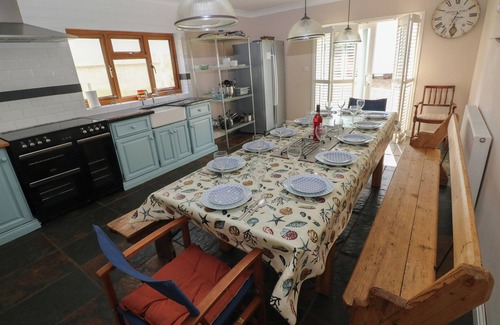 St Ishmaels Cottage | YR HEN ARDD, pet friendly, with a garden in Milford Haven
