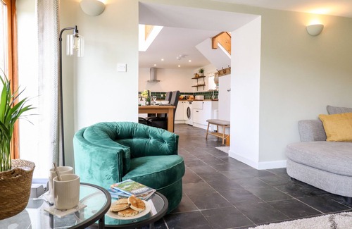 Mawddwy Cottage | YSGUBOR CRAIG Y GRONFA, family friendly, with hot tub in Mallwyd