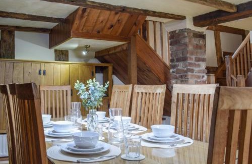 Caersws House | Ysgubor Hir