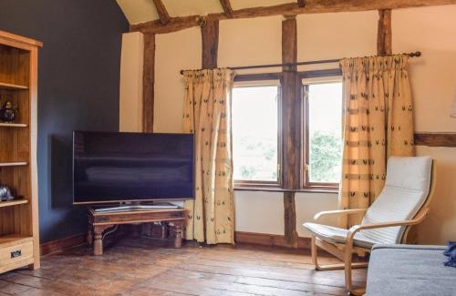Caersws House | Ysgubor Hir
