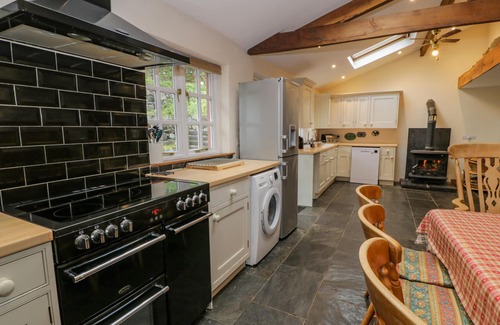 Dinas Mawddwy Cottage | YSGUBOR, pet friendly, luxury holiday cottage in Dinas Mawddwy