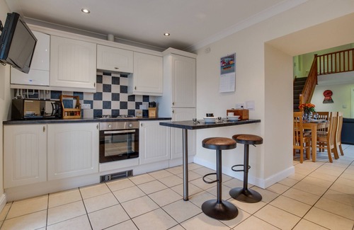Margam House | Ysgubor Tawe - Three Bedroom House, Sleeps 6